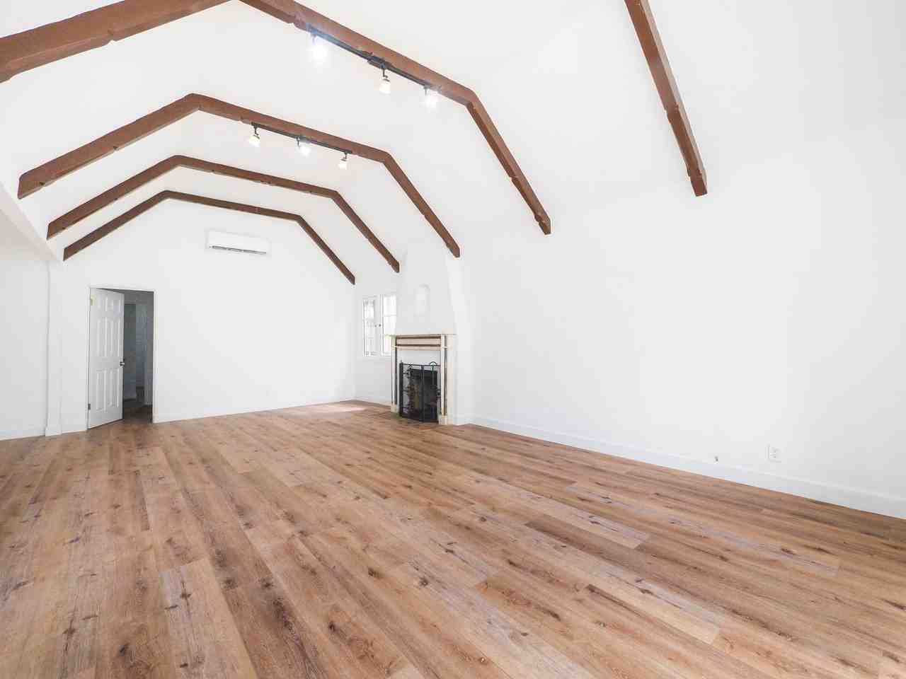 536 N Croft Ave - Photo 7 of 35
