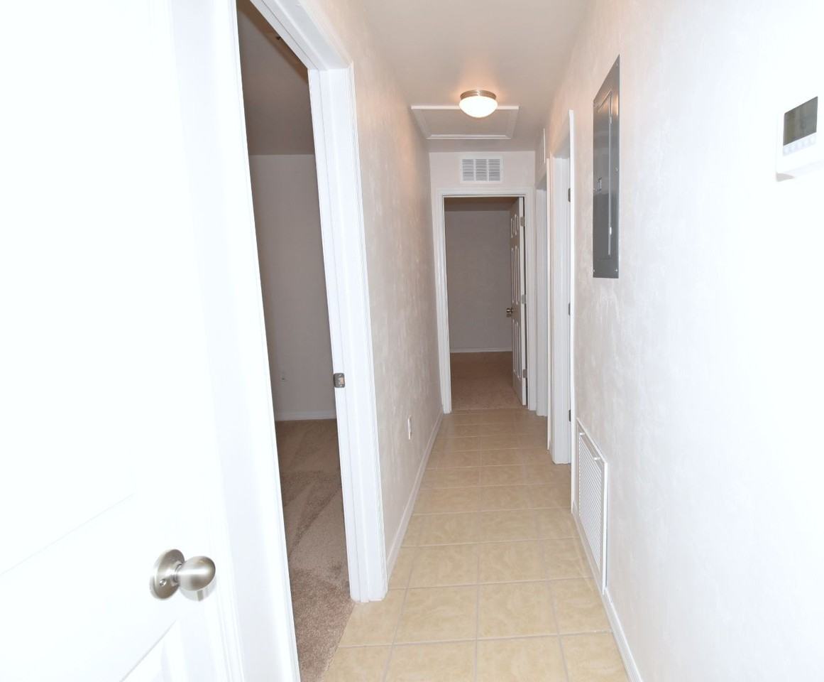 2035 Nw 33rd Ave - Photo 6 of 20