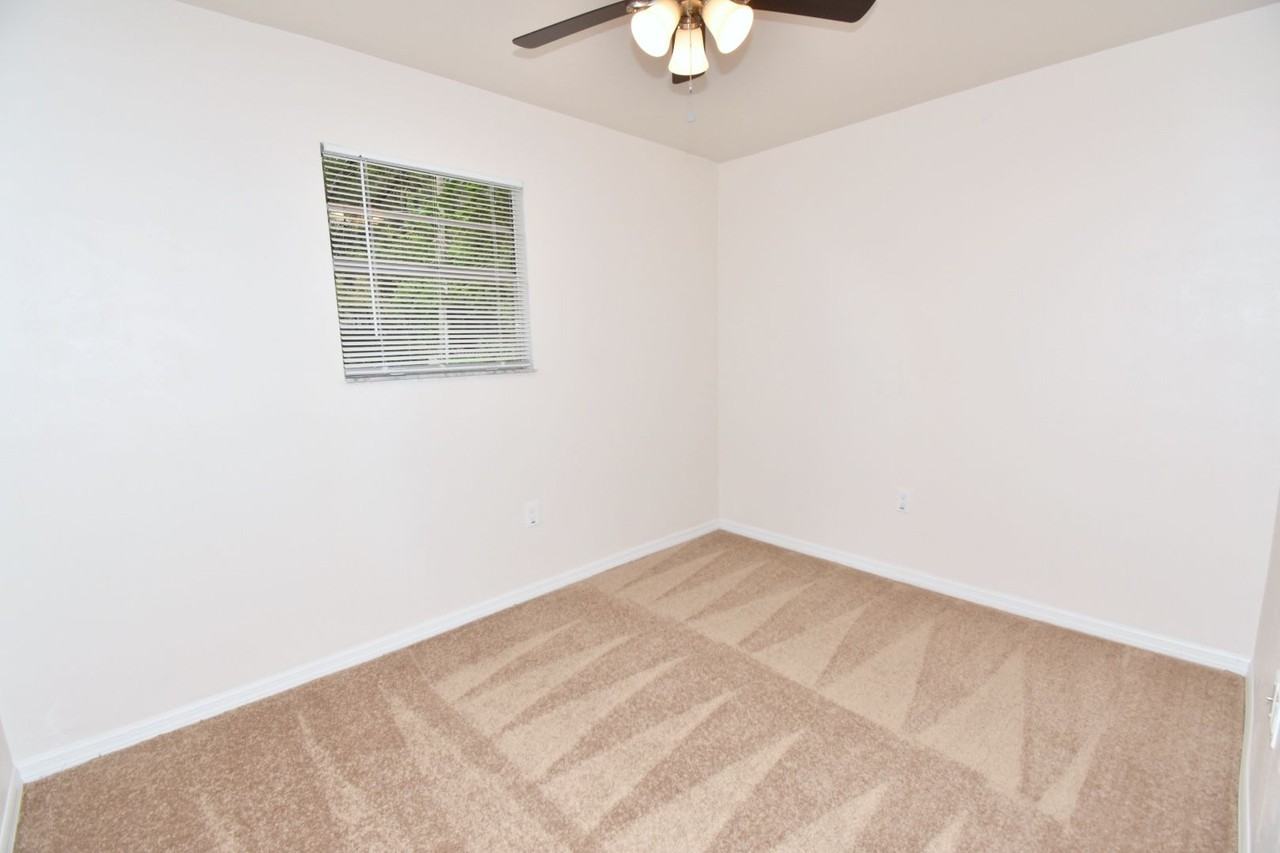 2035 Nw 33rd Ave - Photo 7 of 20