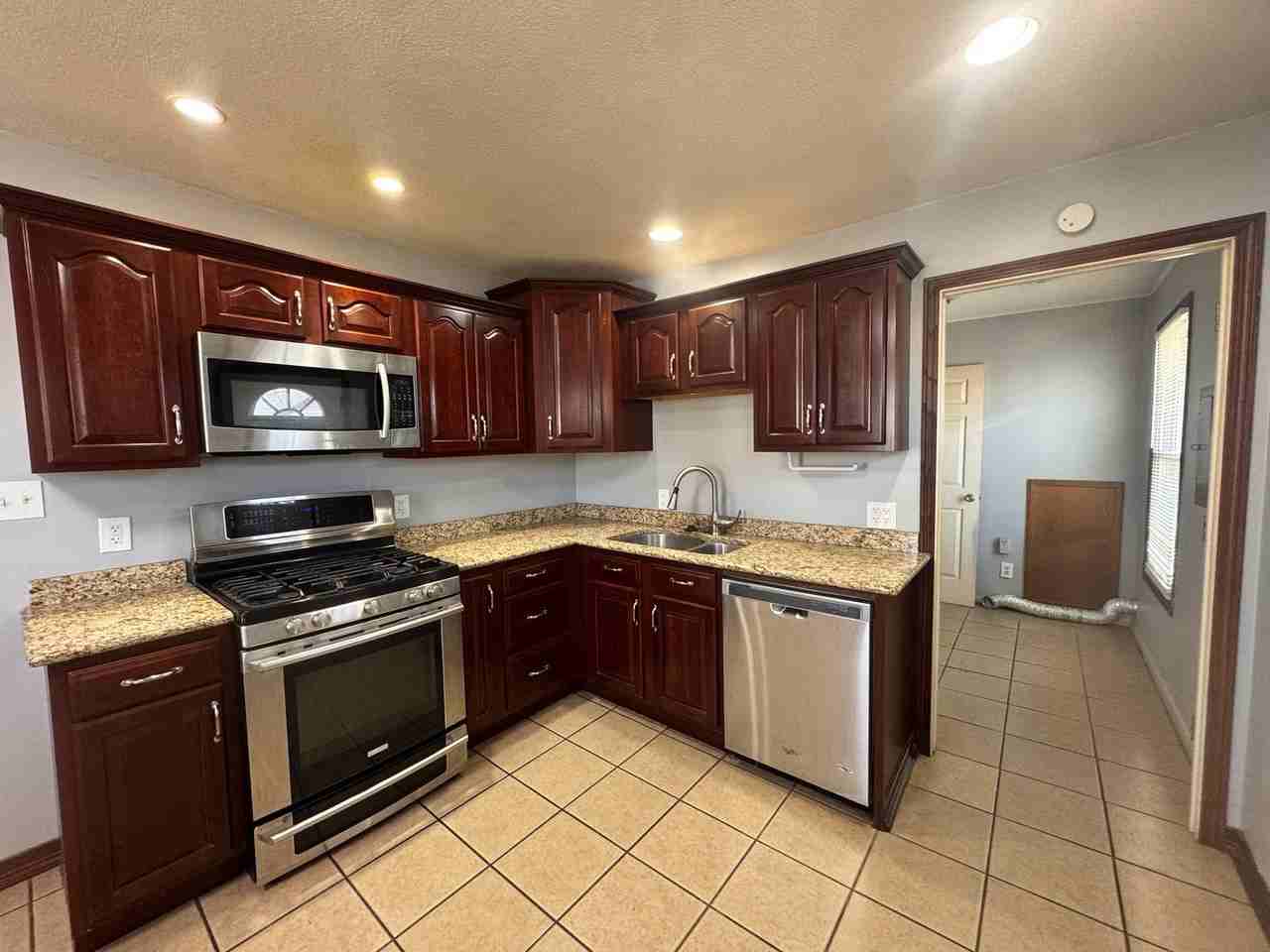 219 Hoagland St - Photo 5 of 18