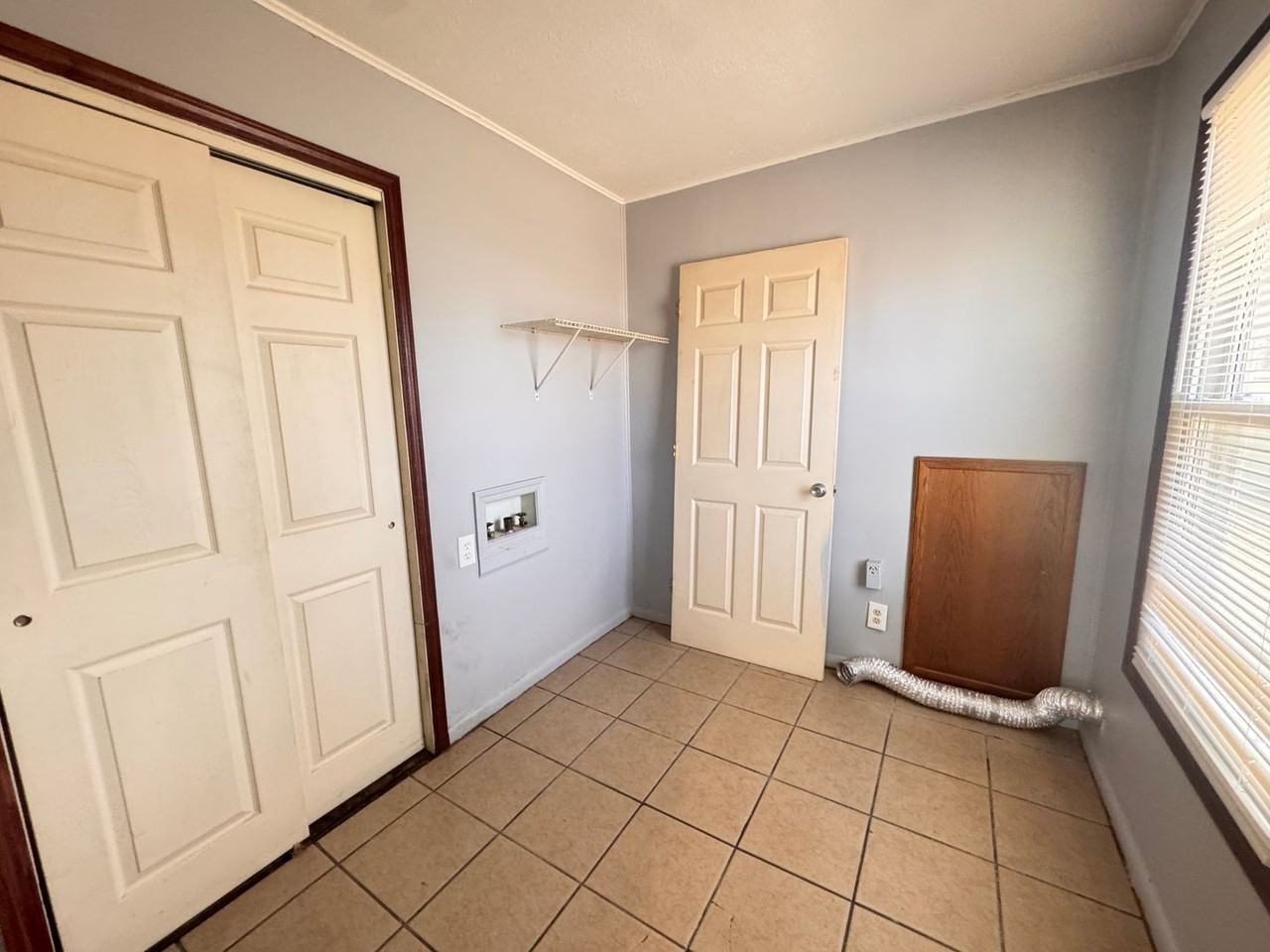 219 Hoagland St - Photo 7 of 18