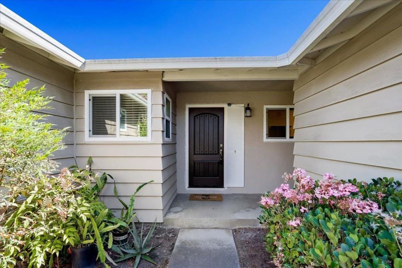 4794 Castlewood Dr - Photo 3 of 36