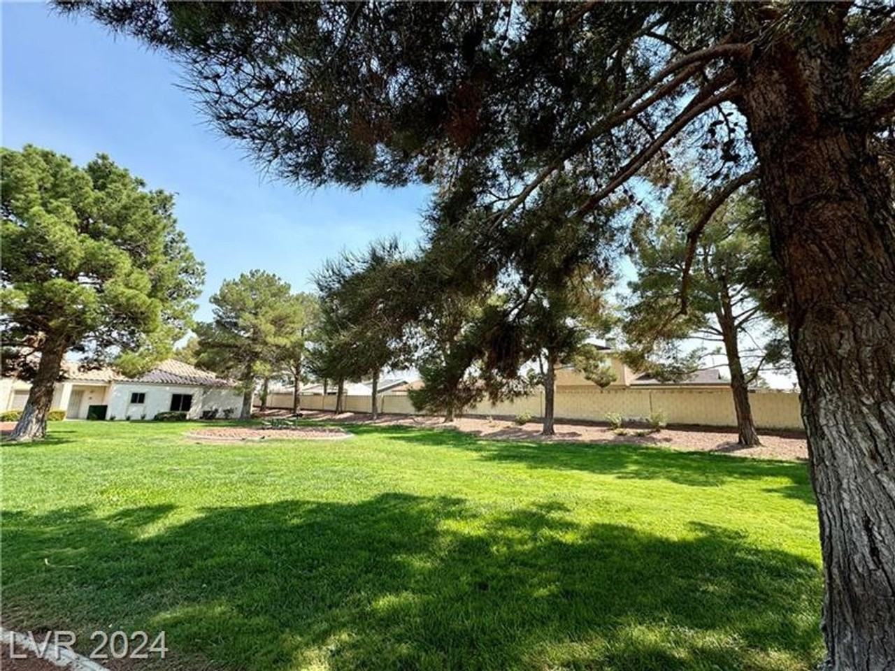 1900 N Torrey Pines Dr - Photo 5 of 50