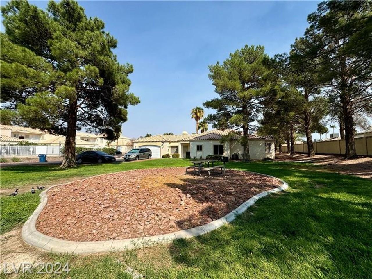 1900 N Torrey Pines Dr - Photo 7 of 50