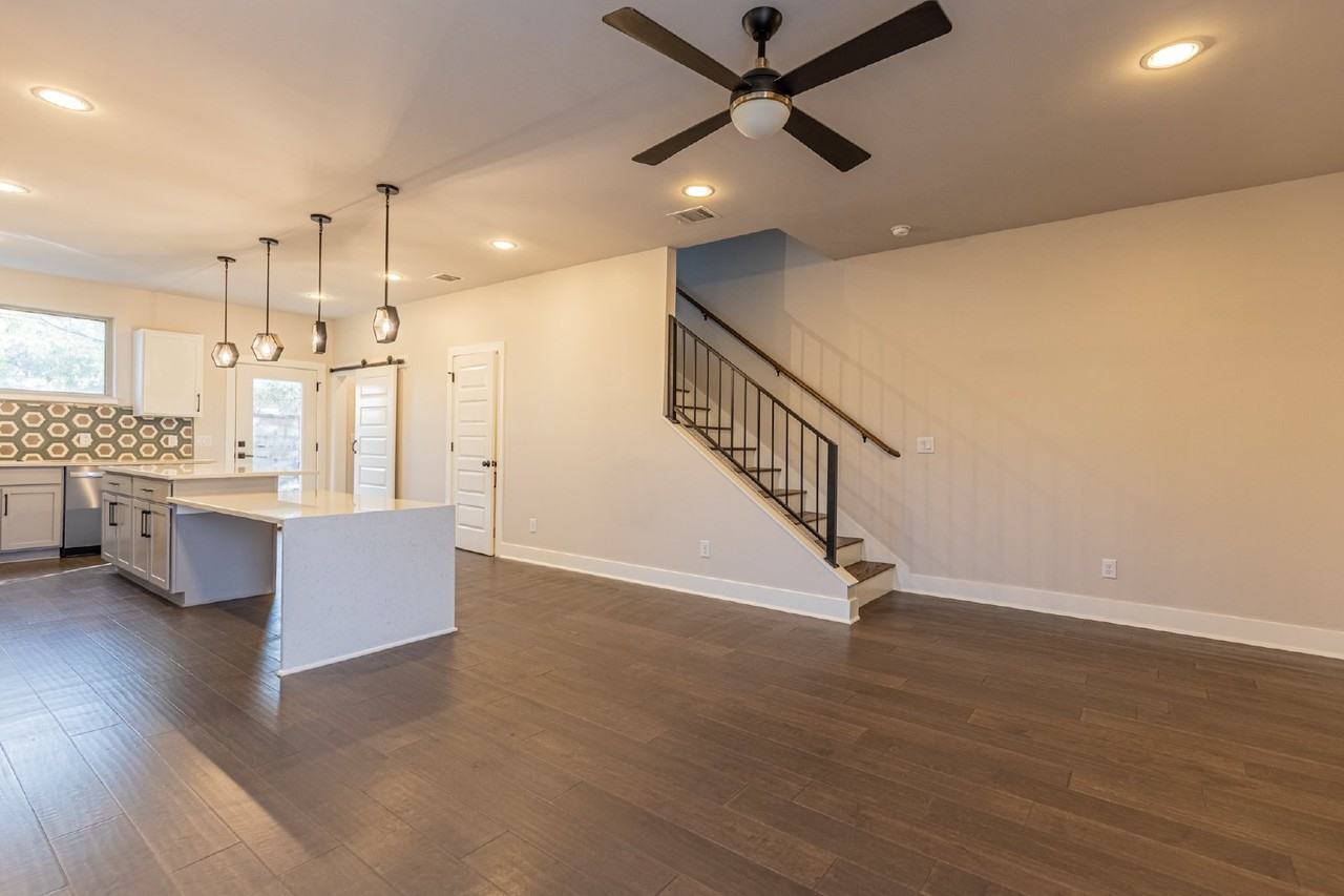 130 Rose Ln Unit 202 - Photo 3 of 46