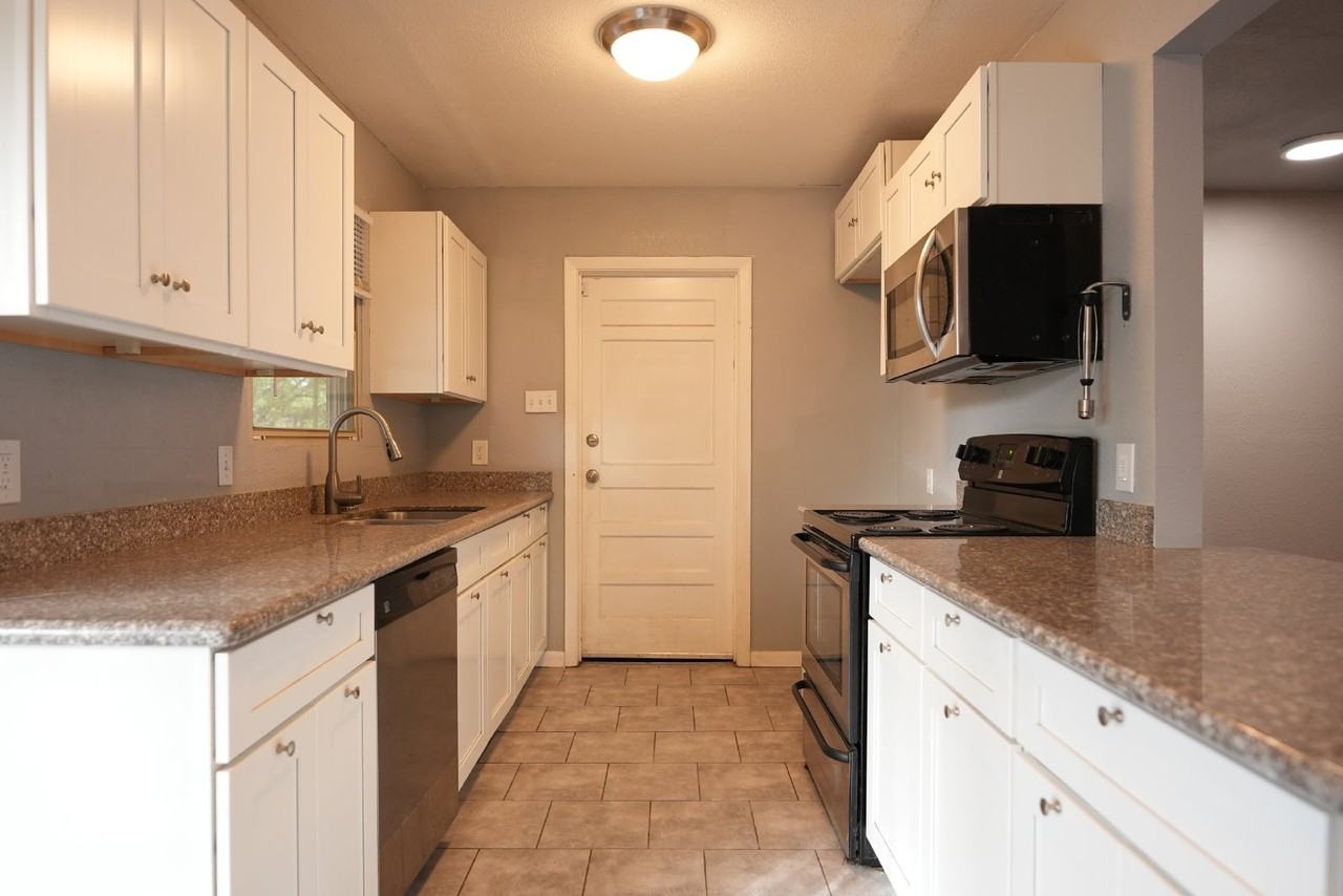 4534 Waikiki Dr - Photo 2 of 15