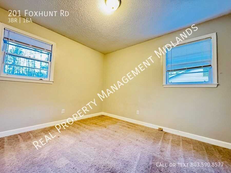 201 Fox Hunt Road - Photo 6 of 10