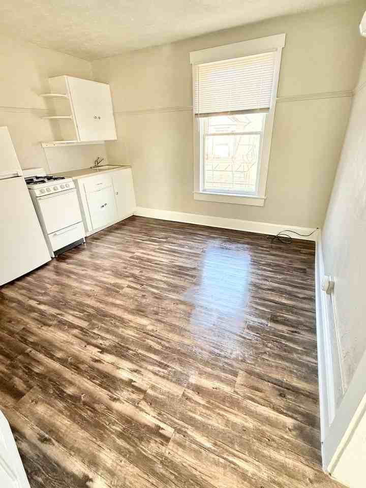 715 N Nevada Ave #12 - Photo 2 of 11