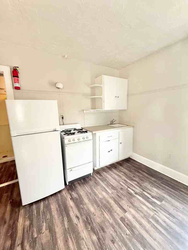 715 N Nevada Ave #12 - Photo 3 of 11