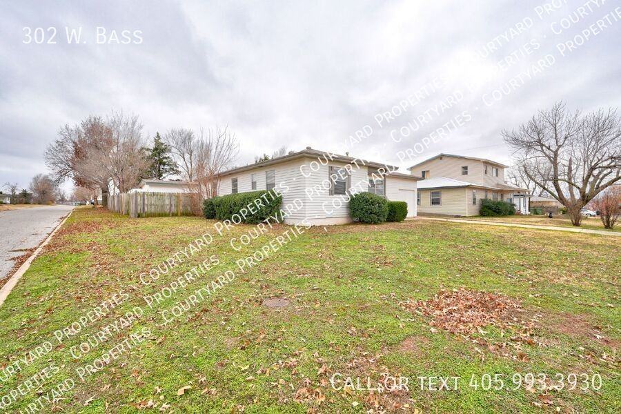 302 W Bass Ave - Photo 4 of 35