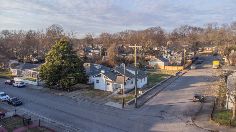 1031 Chicamauga Ave - Photo 2 of 30