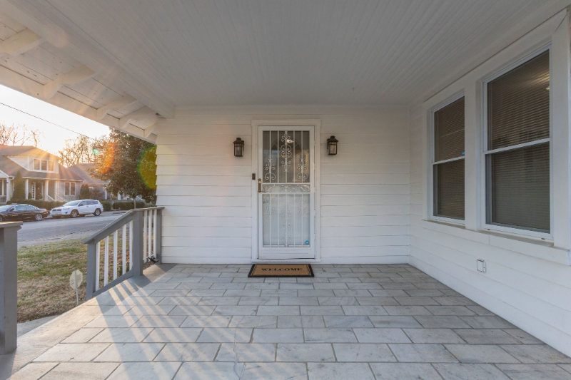 1031 Chicamauga Ave - Photo 5 of 30