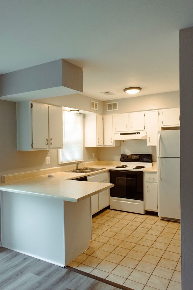 300 E 261 S - Photo 4 of 9