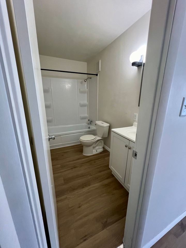 300 E 261 S - Photo 5 of 9