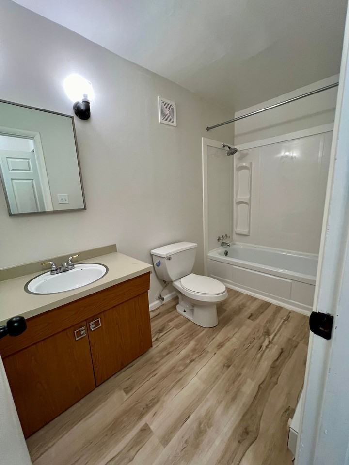 300 E 261 S - Photo 7 of 9