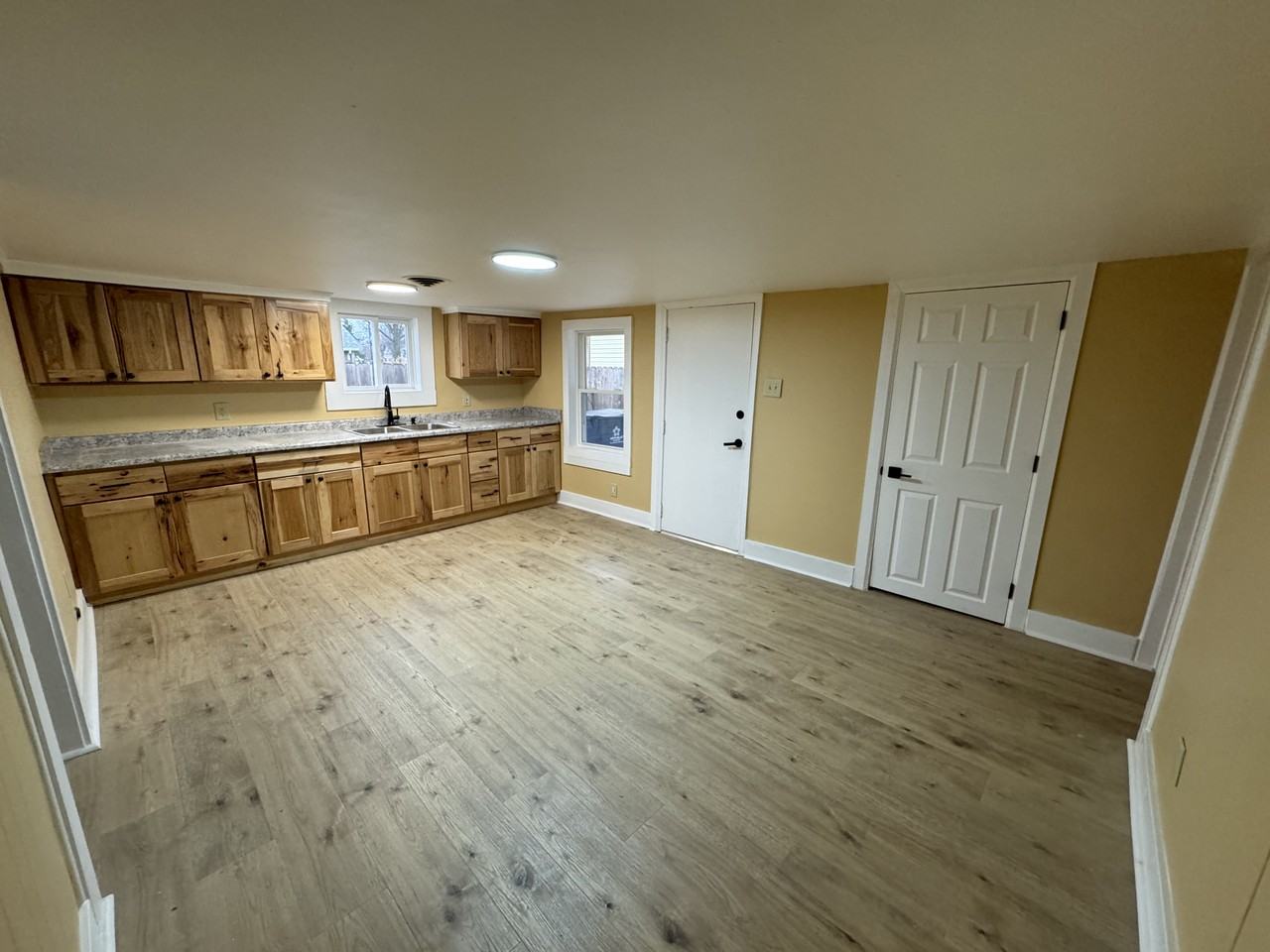 137 W Plum St #NA - Photo 2 of 8