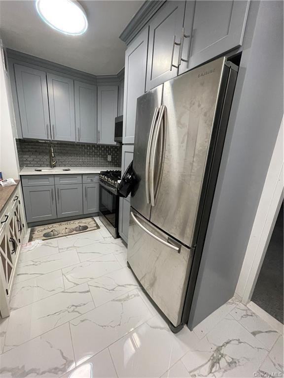 8915 Parsons Blvd - Photo 2 of 10