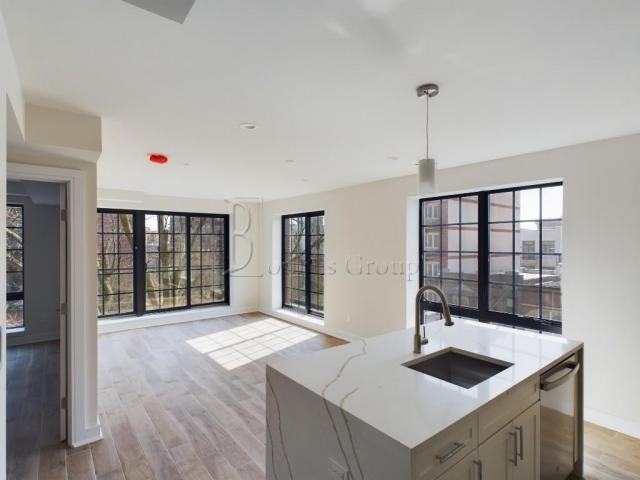 2570 32nd St