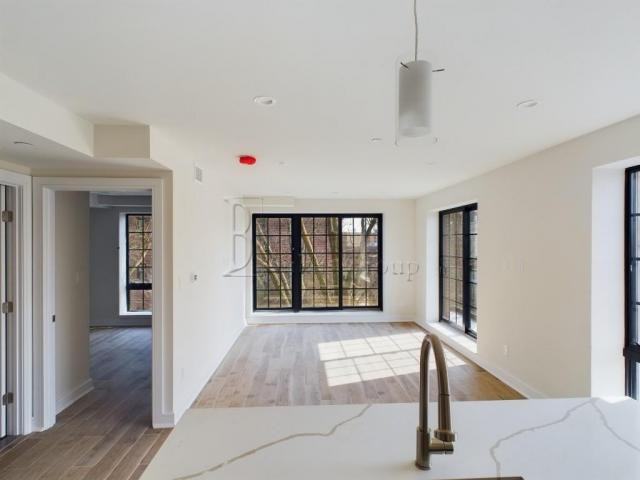 2570 32nd St - Photo 2 of 4