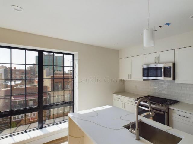 2570 32nd St - Photo 4 of 4
