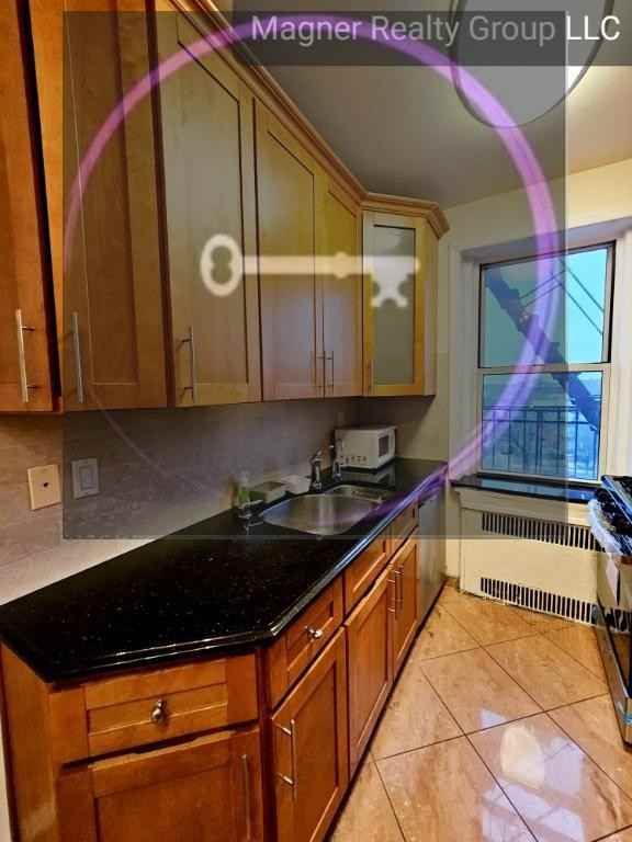 1504 Ocean Pkwy - Photo 3 of 10