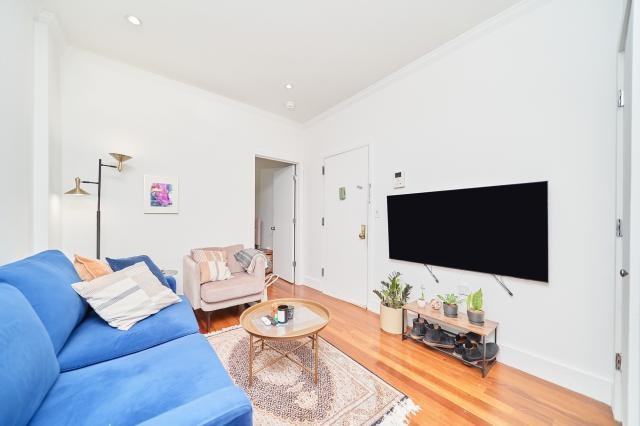 118 E 4th St - Photo 2 of 6