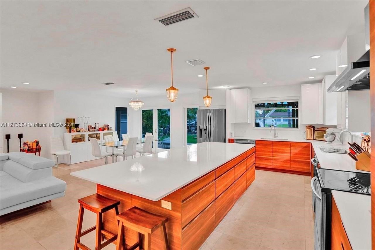 1850 Ne 118th Rd - Photo 3 of 22