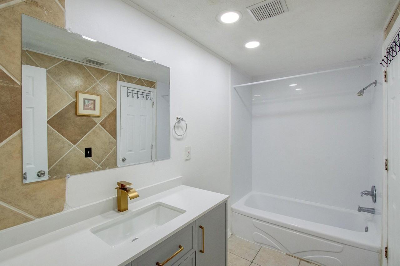 N 39th St - Photo 5 of 9