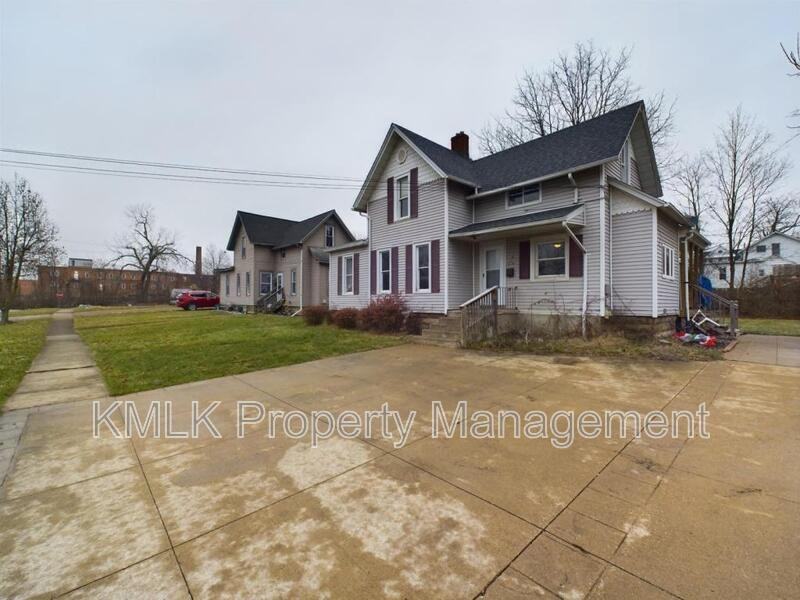 519 Blake Ave - Photo 2 of 21
