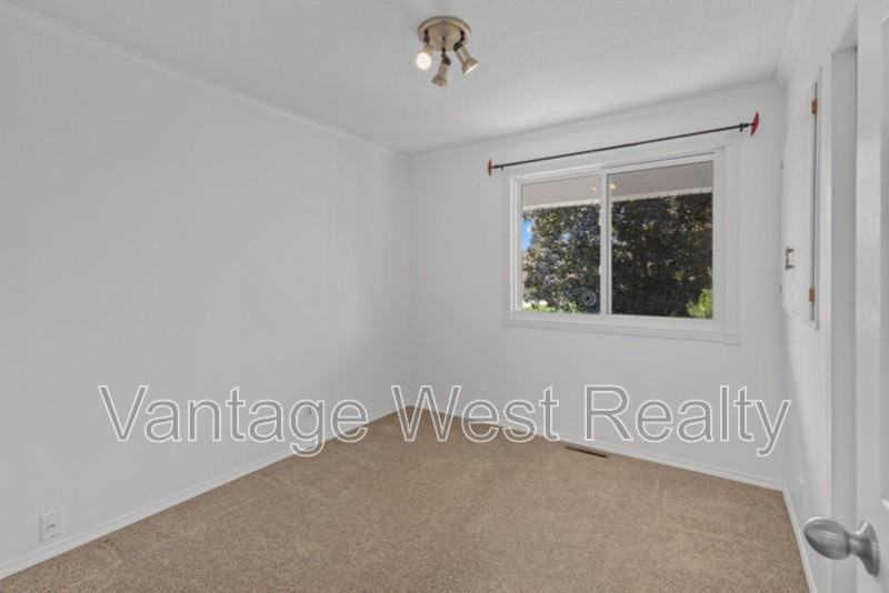 1930 Golfview Rd - Photo 7 of 29