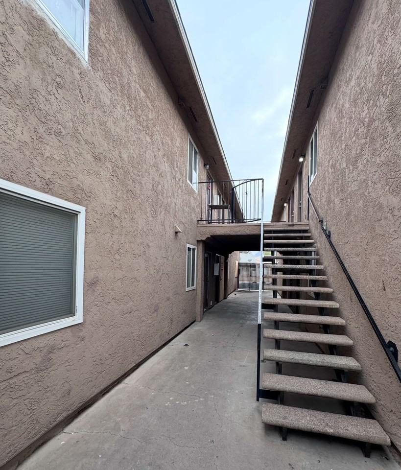 213 E Foster Ave - Photo 2 of 2