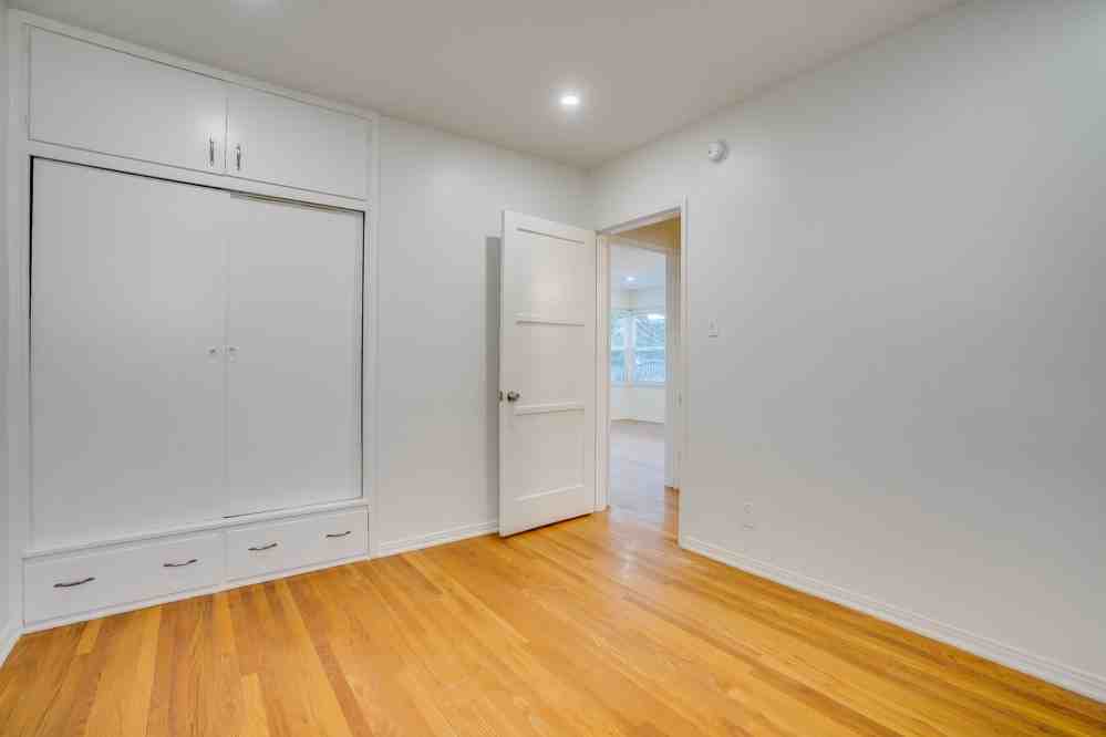 NEWLY RENOVATED WITH MODERN AMENITIES. - Photo 4 of 14