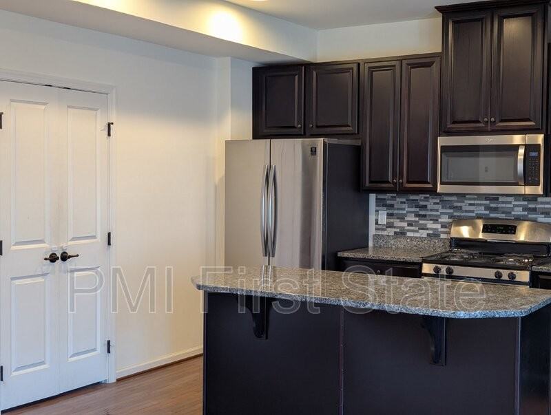 1249 Madison Ln - Photo 3 of 38
