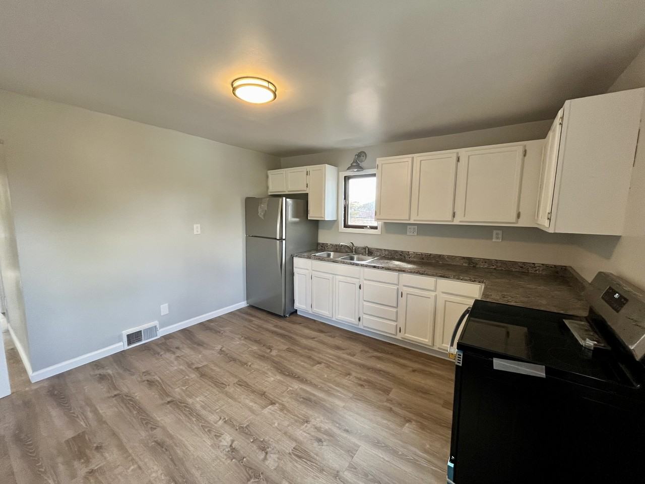 3218 North Avenue - Photo 3 of 13