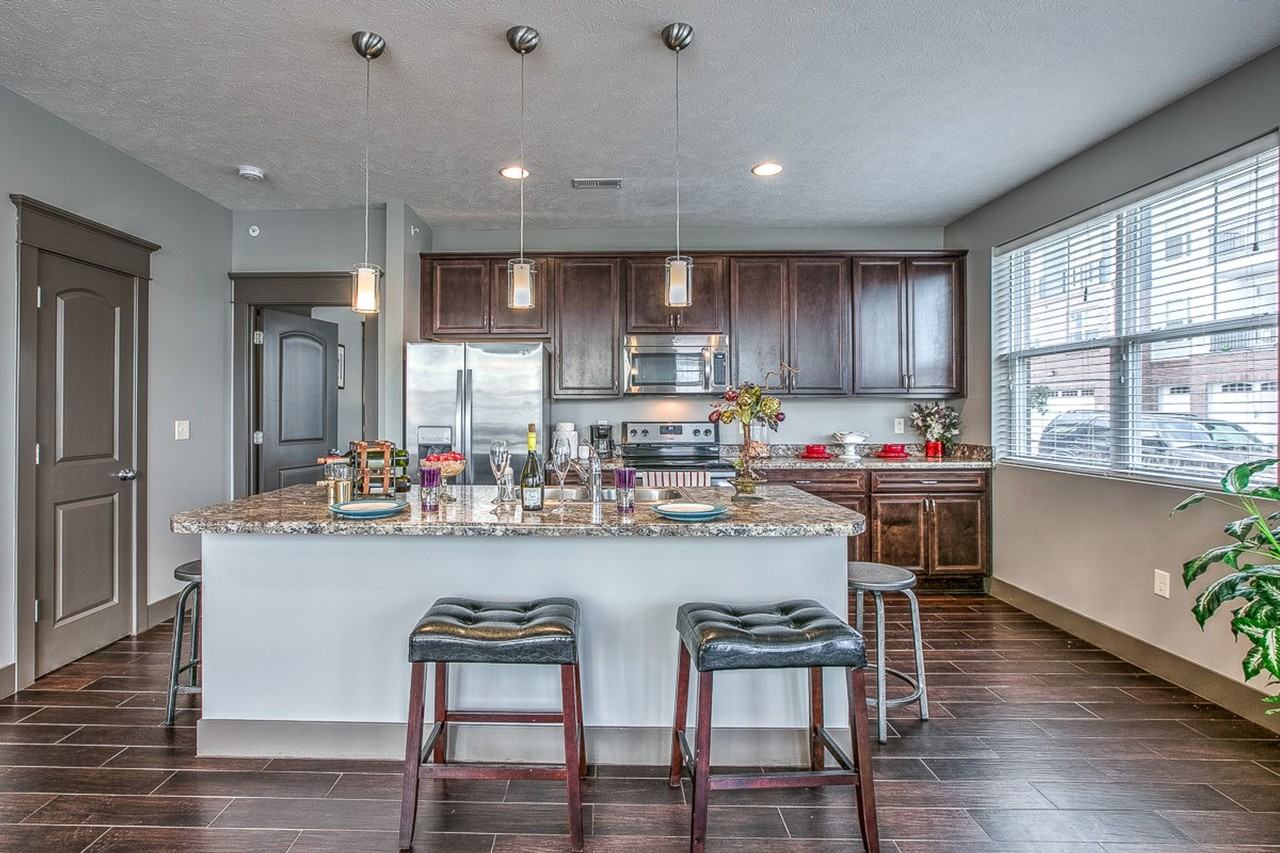 1010 on the Lake - Photo 2 of 24