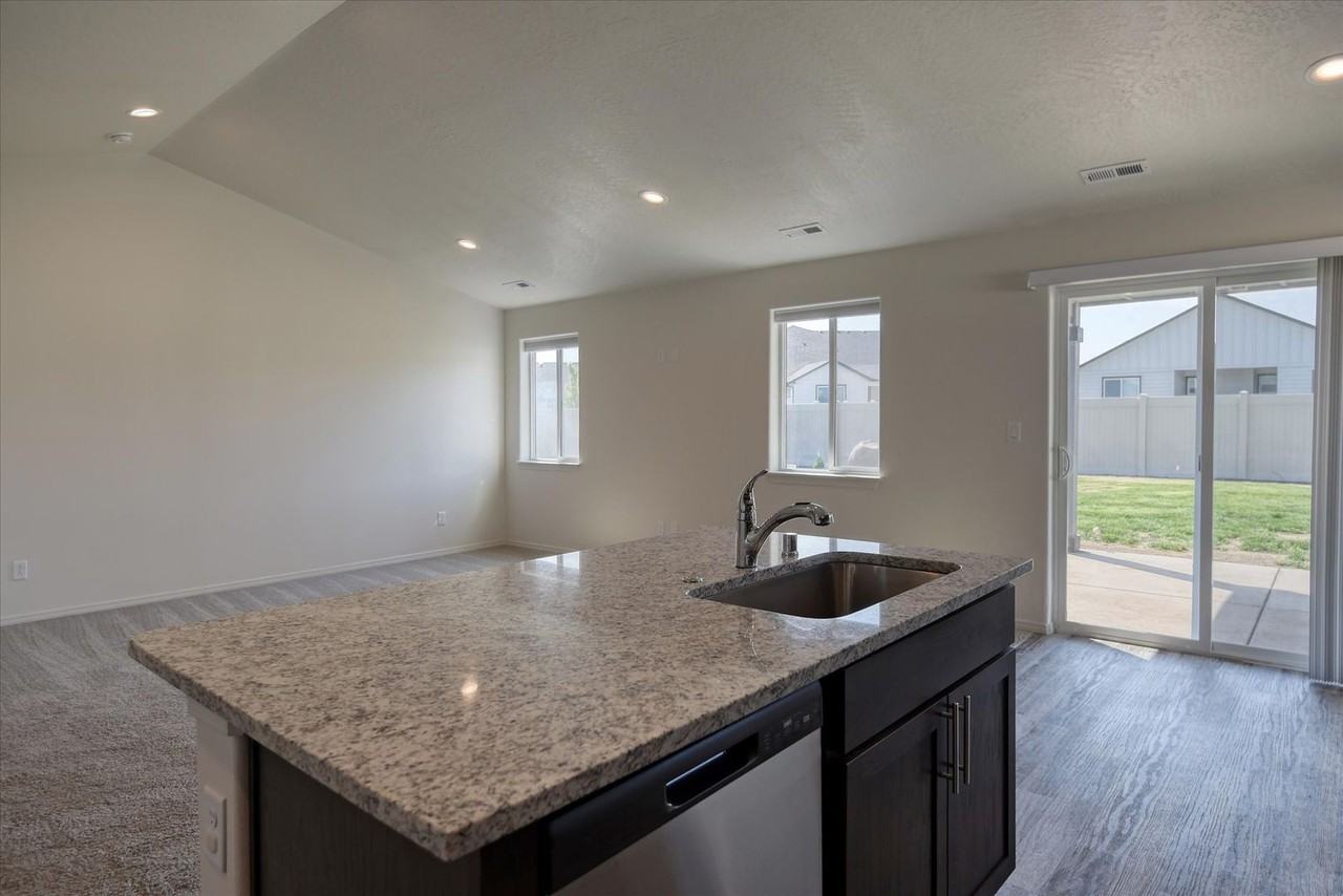8115 W 57th Ave - Photo 6 of 25