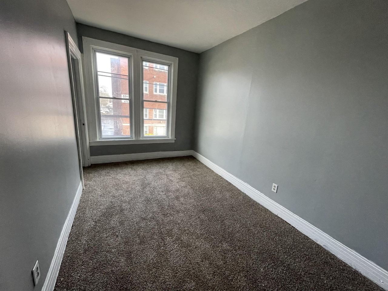 1418 Kenmore Ave #8767753 - Photo 2 of 23