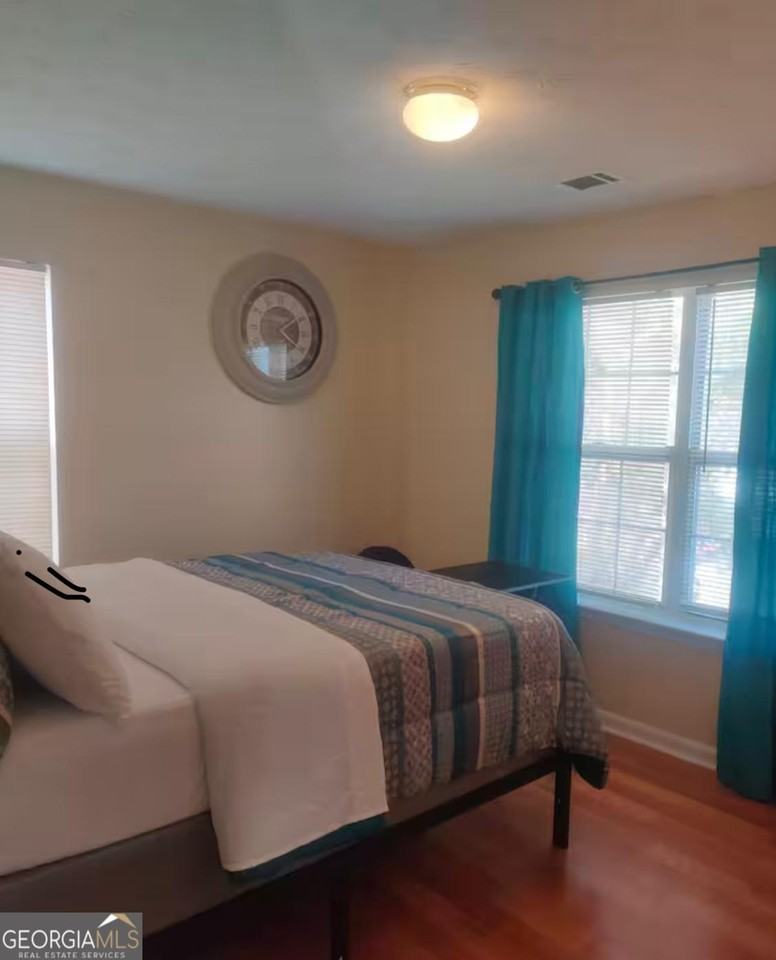 906 Terance Ave - Photo 2 of 11