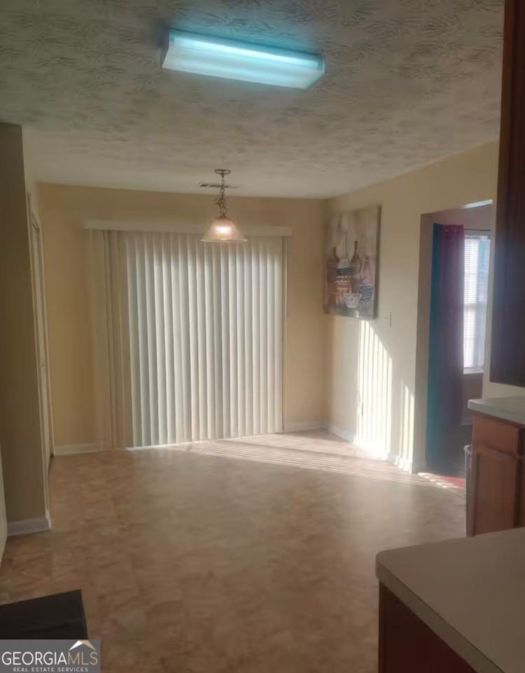 906 Terance Ave - Photo 3 of 11