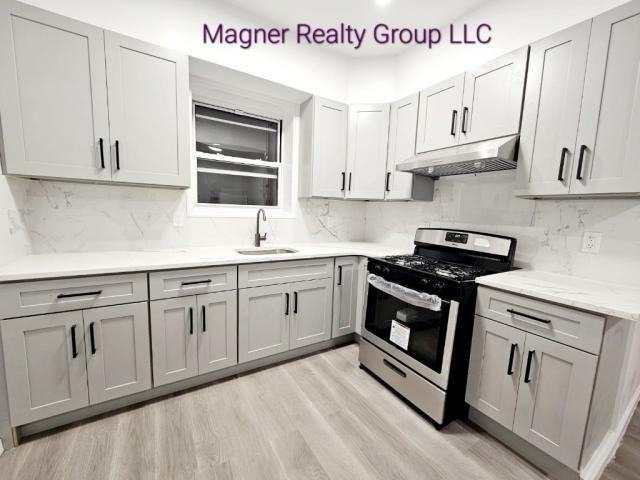 1846 W 12th St - Photo 3 of 9