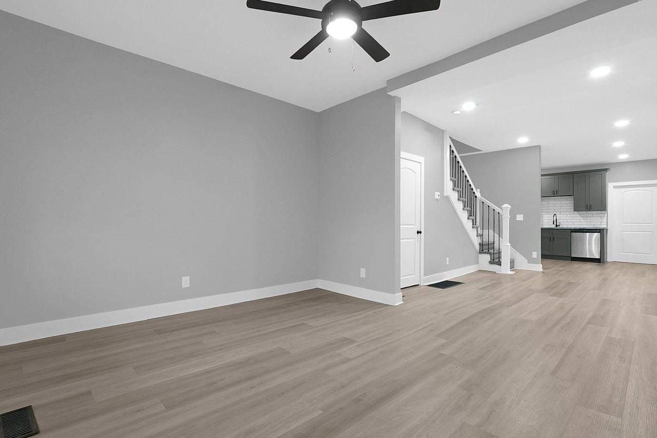 798 Miller Ave - Photo 5 of 25