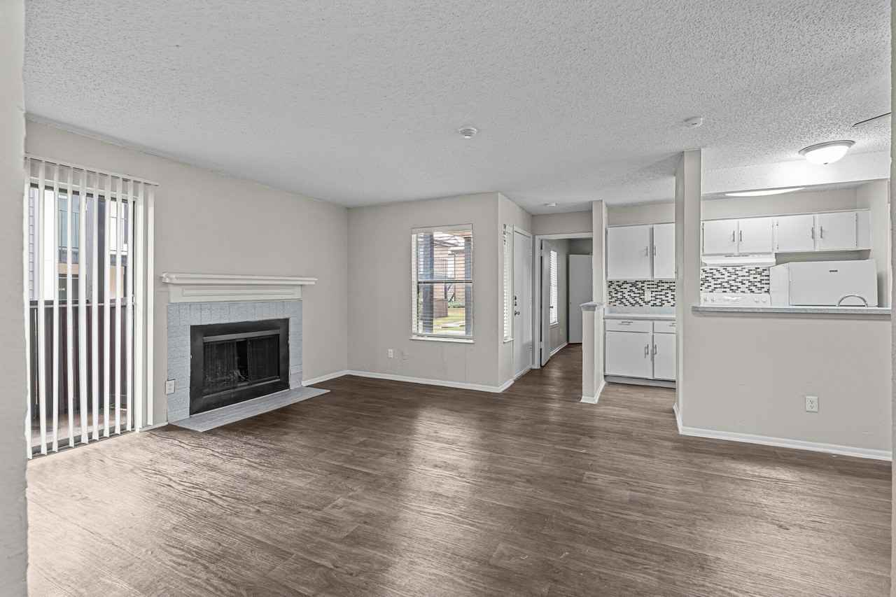 Pine Oaks Apartments - Photo 6 of 38