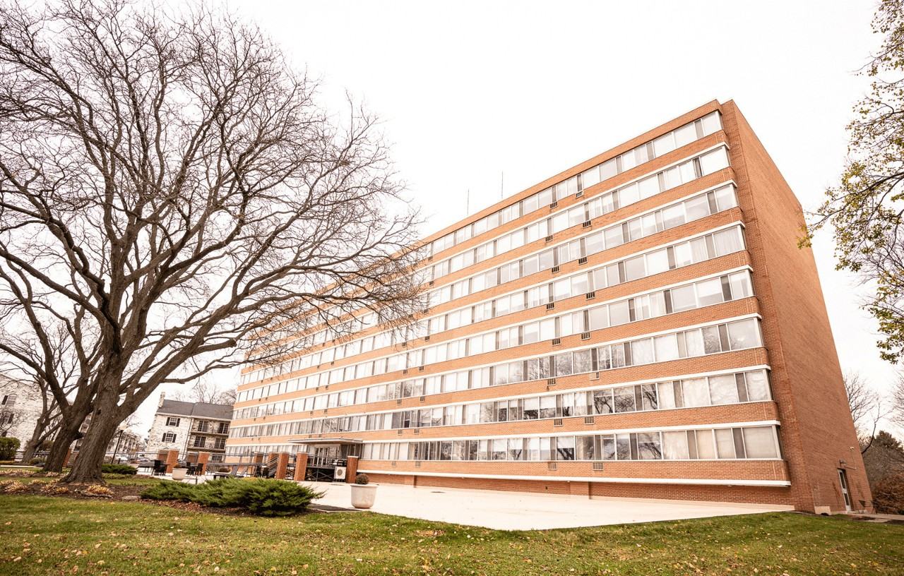 PARK TOWER - Photo 2 of 21