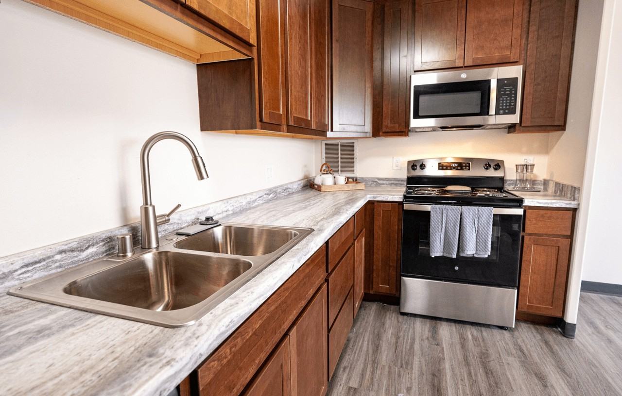 PARK TOWER - Photo 6 of 21