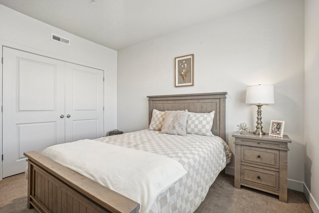 Arrowhead Place - Photo 6 of 37