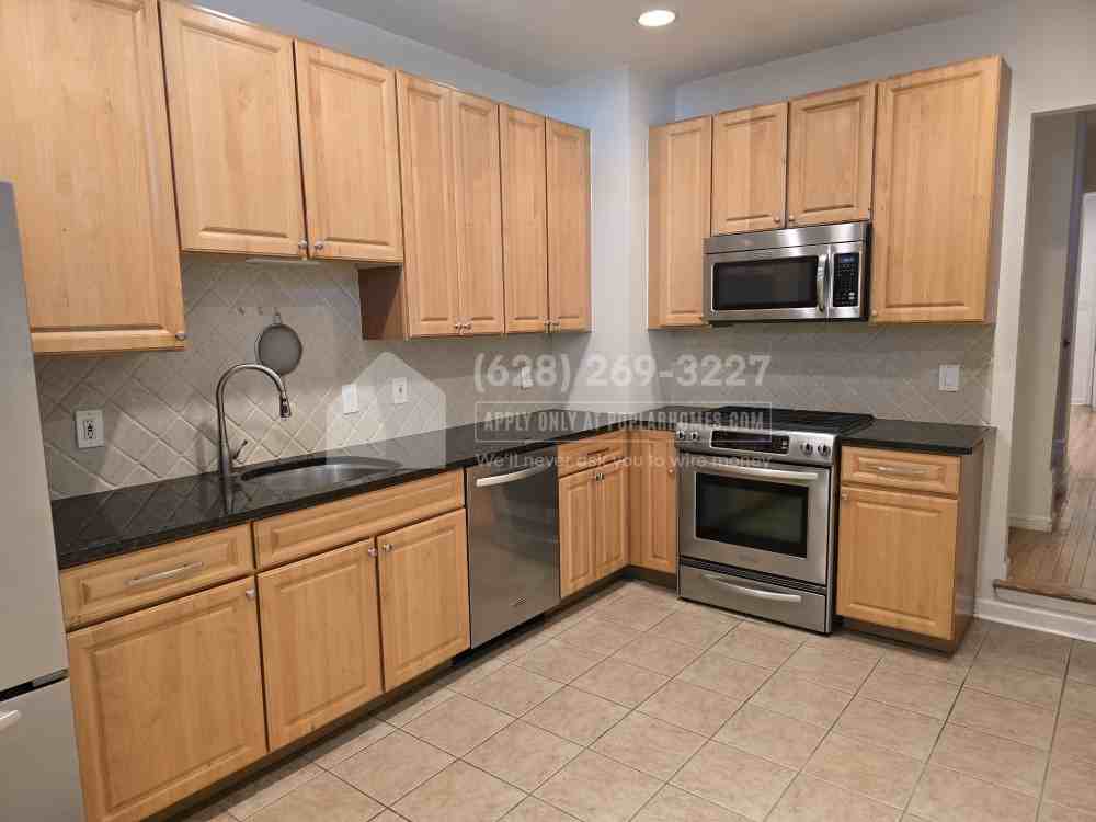 1633 Clarkson St - Photo 2 of 16