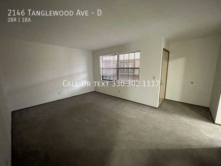 2146 Tanglewood Ave #D - Photo 2 of 10