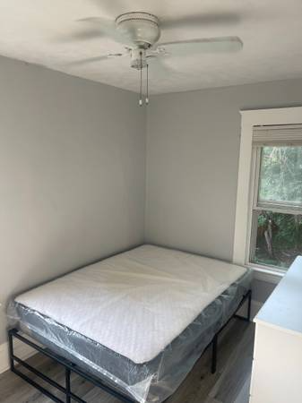 9202 Edmunds Ave - Photo 2 of 13