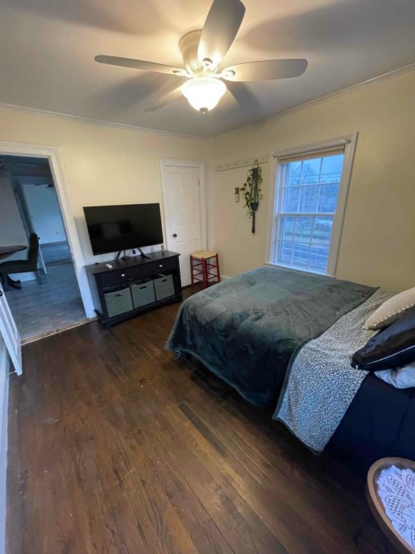 42 Thompson Rd Apt B - Photo 3 of 8