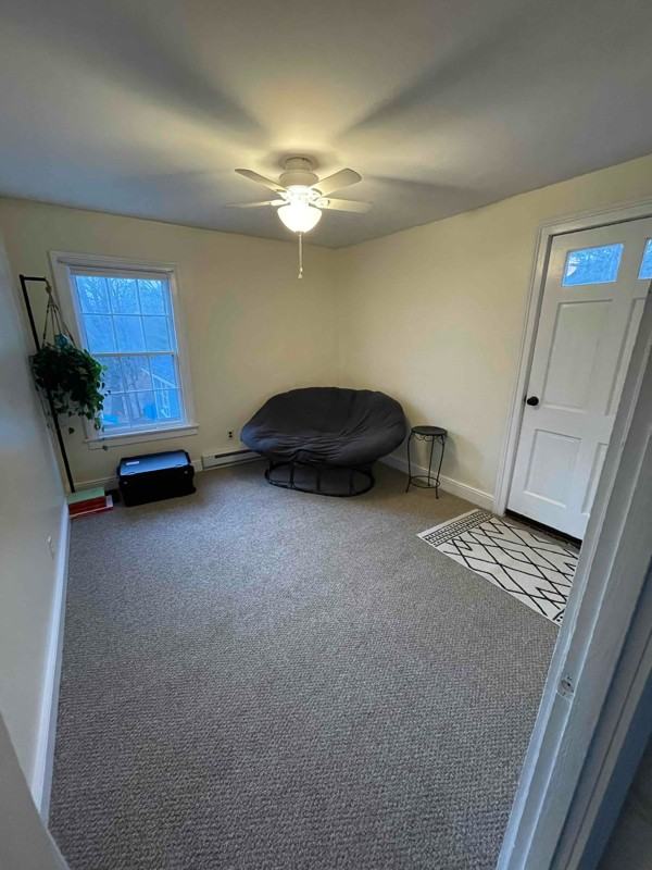 42 Thompson Rd Apt B - Photo 2 of 8